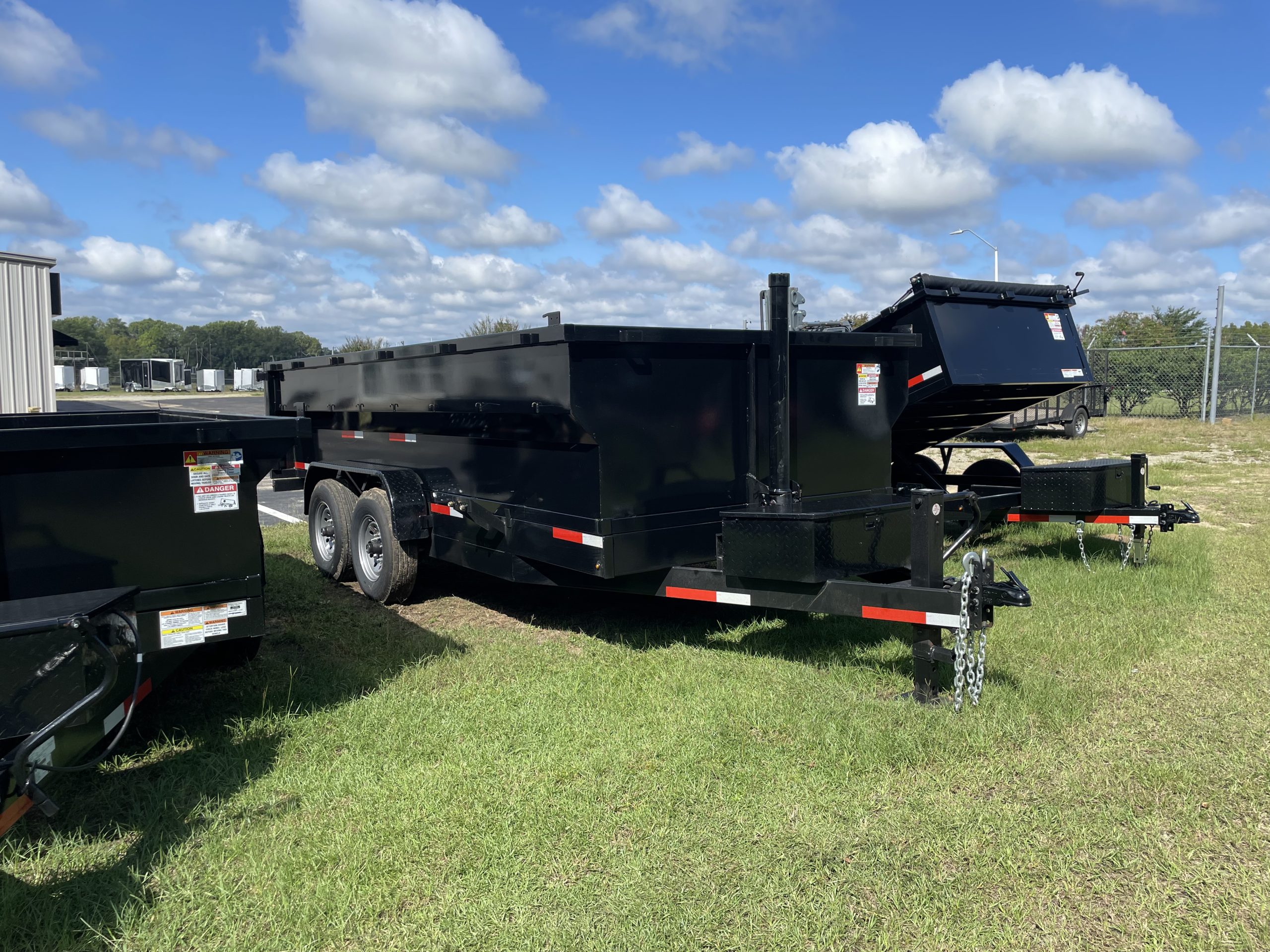 Benefits of a dump trailer in Raleigh North Carolina